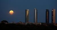 Fenomena Supermoon Di Berbagai Belahan Dunia Dalam Bidikan Lensa