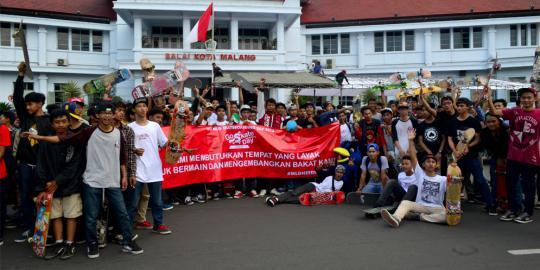 400 Skateboarder pawai keliling Kota Malang