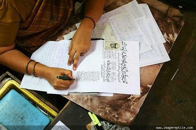 Surat Kabar Yang Masih Menggunakan Tulisan Tangan