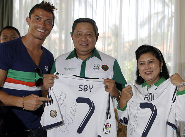 Cristiano Ronaldo Jadi Duta Mangrove Bali (ini foto-fotonya gan)