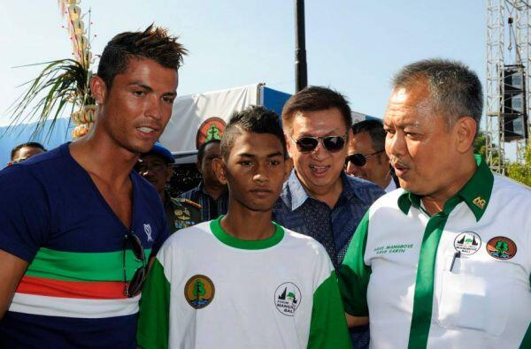 FOTO PERTEMUAN DULU DAN SEKARANG RONALDO - MARTINUS