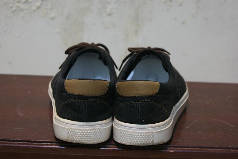 Terjual JUAL SEPATU  TOMKINS  KONDISI 99 IDR 150K 