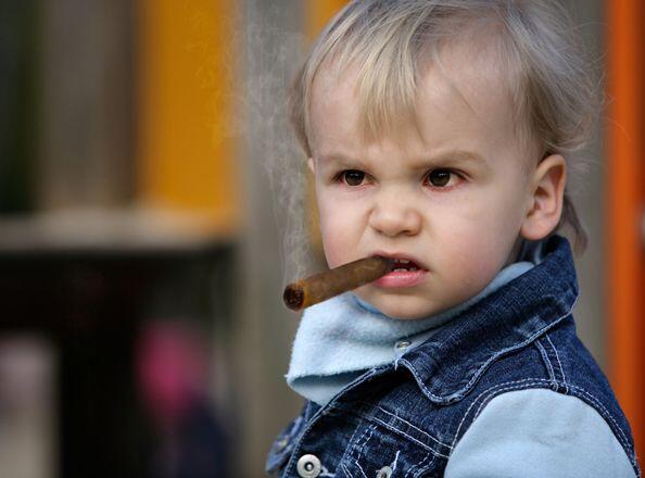 Miris liat orang tua yang nyuruh anaknya beli rokok (ane gak maksud jelek-2n lho)