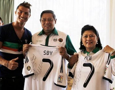 Apa Beda Bass Jokowi dengan Kaus Cristiano Ronaldo ??? KPK ??