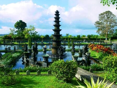 Inilah 10 Landmark Paling Terkenal di Indonesia