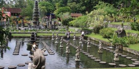 Inilah 10 Landmark Paling Terkenal di Indonesia