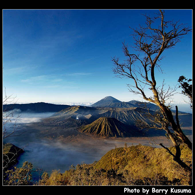 Gunung Bromo Lukisan alam terindah di Jawa Timur.
