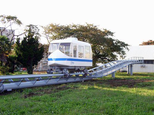 “Eco Ride”, Roller Coaster yang jadi transportasi massal