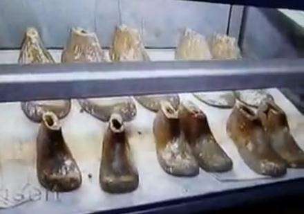 Penemuan Sepatu Emas Di Bogor ?