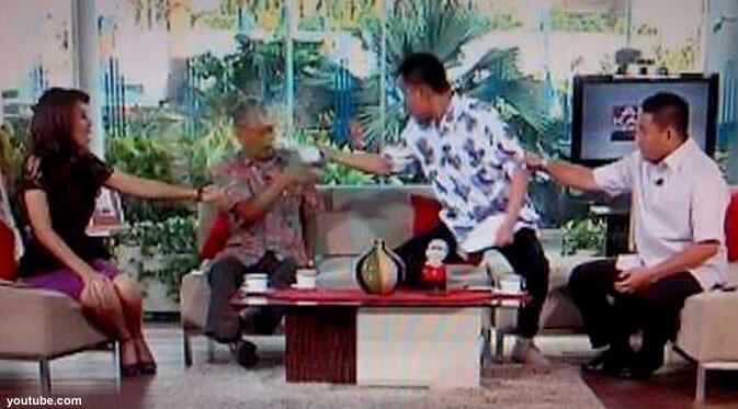 Munarman Vs Fachry Hamzah: Siapa Menang Debat Gan??