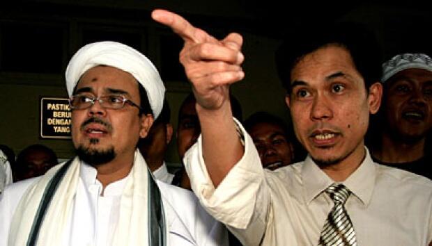 Munarman Vs Fachry Hamzah: Siapa Menang Debat Gan??