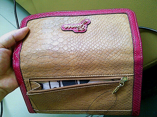 Dompet Purse Guess Trifold Original
