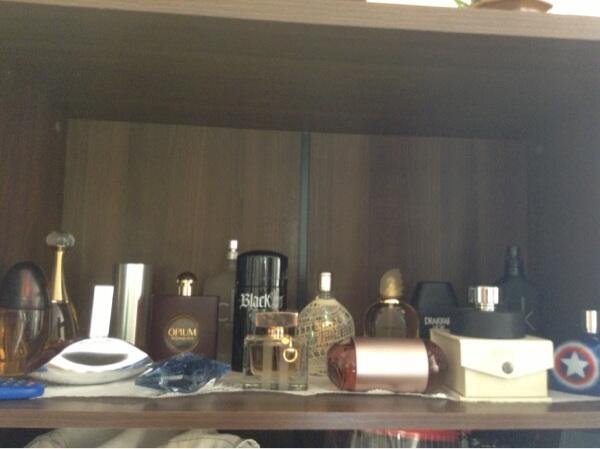 **Pusat Parfum ORIGINAL (non box) BERGARANSI dan TERMURAH (Diskon 100rb/botol)**