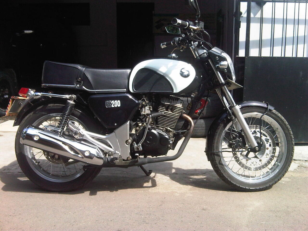 Terjual CB200 monster kondisi ibagusi KASKUS