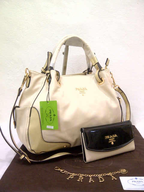 Tas Fashion Wanita Prada Cevro + set dompet