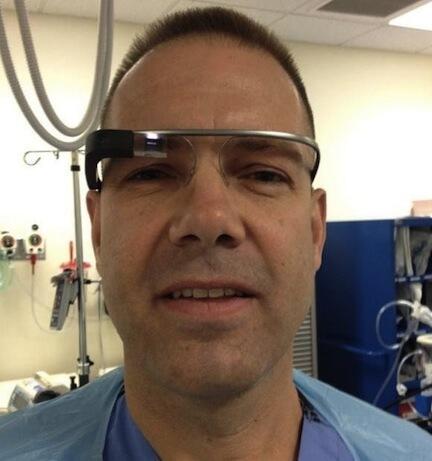 Dokter Gunakan Google Glass Saat Melakukan Operasi