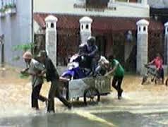 ni gan ane mau ngasih pndapat kpada agan/aganwati, Bahaya Cuci Motor Saat Mesin Masi