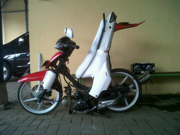 Gak Cuma Sepeda Yang Bisa Di Lipet, Motor Juga Bisa Gan ......