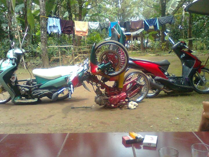 Gak Cuma Sepeda Yang Bisa Di Lipet, Motor Juga Bisa Gan ......