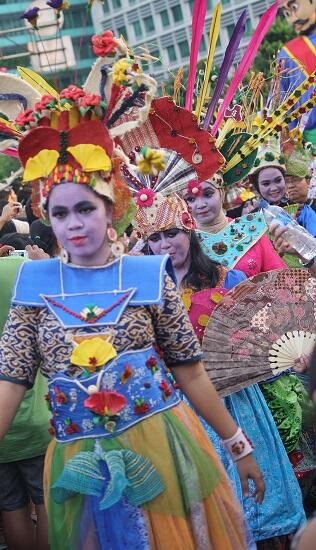 warna warni karnaval jakarta (banyak pic)