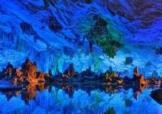 Reed Flute Cave, Gua Cantik dengan Taburan Sinar Warna-warni