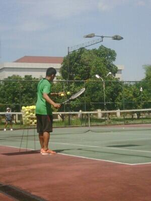 Sparing sama petenis beneran alias petenis nasional