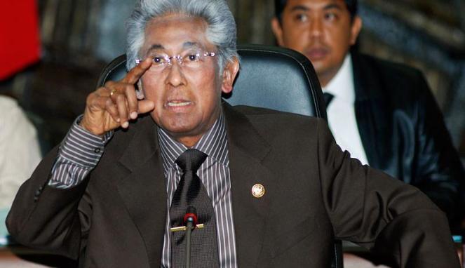 Adnan Buyung: Munarman Harus Diboikot!
