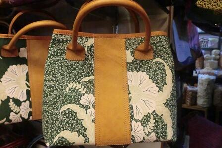 PROMO Tas Kulit, Rajut dan Tas Bermerk (Prada, ZARA, CHLOE, BOURZU, FURLA))