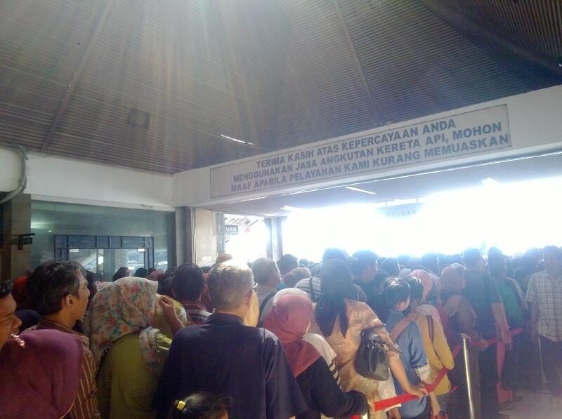 Hari Pertama Tiket Progresif KRL