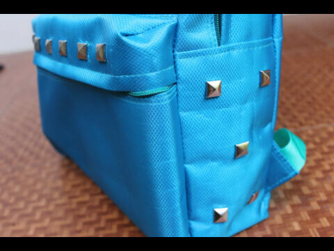 PRADA BACKPACK DENGAN DESAIN STUDED KREASIMU