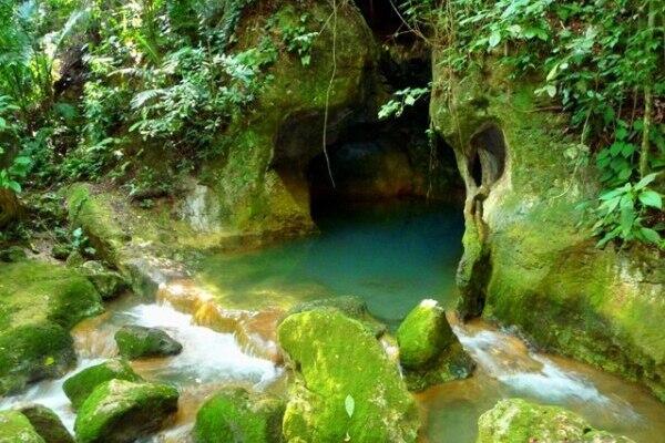 Misteri Kerangka Wanita yang Berkilau di Gua Belize