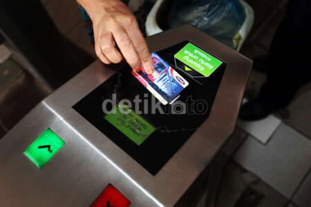 Agan2 Udah Pada Tahu Cara Pakai Tiket KRL Elektronik? 