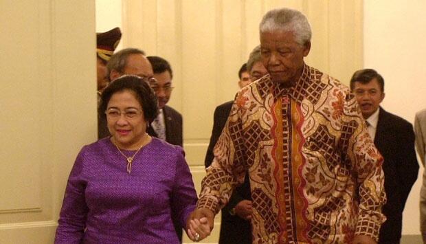 Fashion Batik milik Nelson Mandela