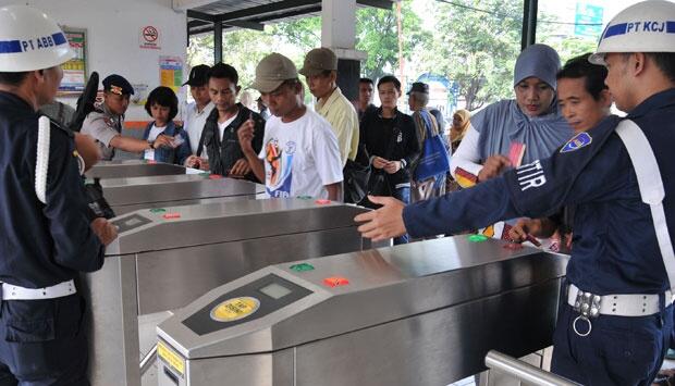 Fenomena pengguna KRL dalam negeri
