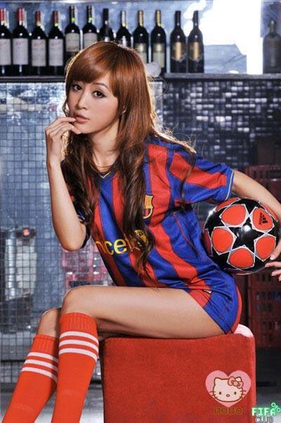 Sweet in Jersey | Cewek terlihat cantik kalo pakai baju bola