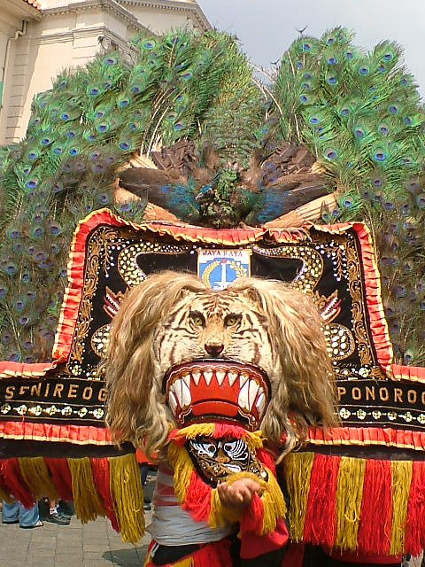 di balik sisi gelap reog ponorogo