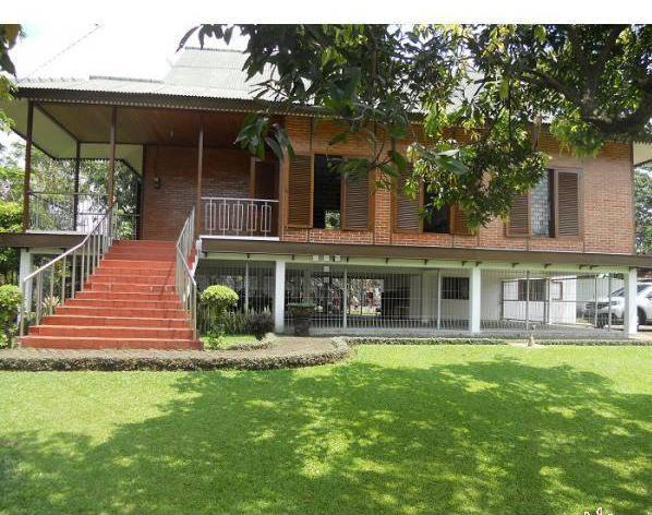 Villa Di Sentul ( Dekat Sirkuit Sentul & palm hill golf )