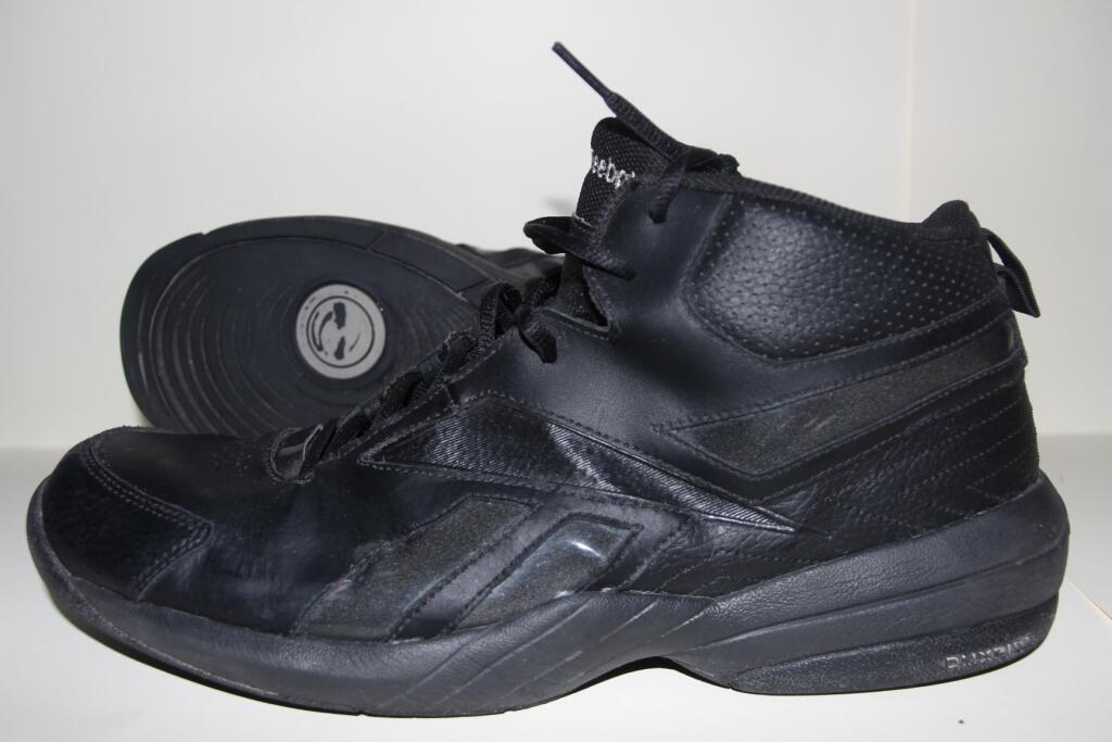 Terjual Sepatu  basket  second bekas  Reenok ori  size 46 