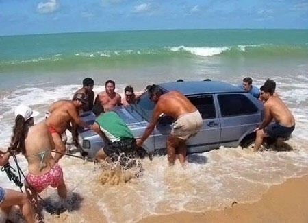  Foto Kejadian Konyol di Pantai Yang Bikin Kamu :Ngakak 