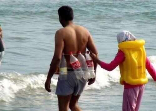  Foto Kejadian Konyol di Pantai Yang Bikin Kamu :Ngakak 