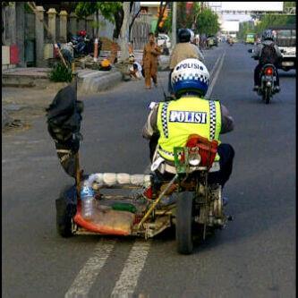 WOW!! Polisi yang pengen di tilang