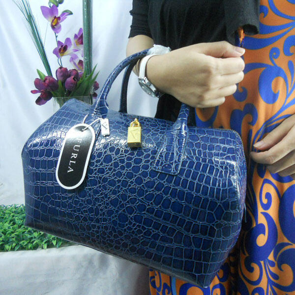 Tas Botega,Burberry,Cartier,Chanel,Zara,Furla,Hermes,Louis Vuitton,Prada,Versace