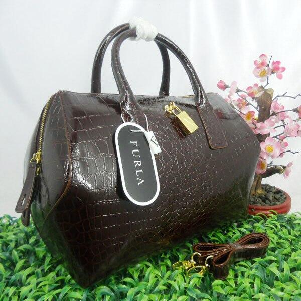 Tas Botega,Burberry,Cartier,Chanel,Zara,Furla,Hermes,Louis Vuitton,Prada,Versace