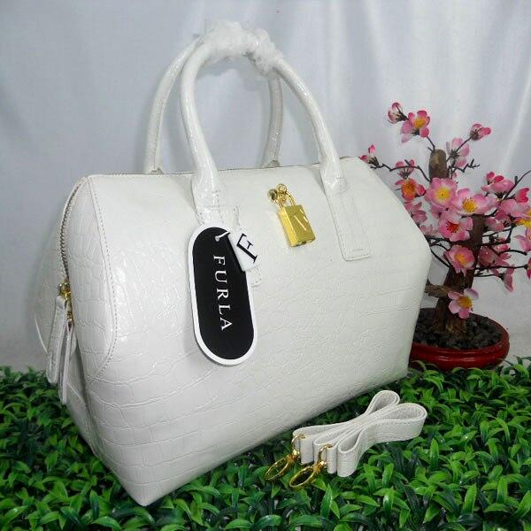 Tas Botega,Burberry,Cartier,Chanel,Zara,Furla,Hermes,Louis Vuitton,Prada,Versace