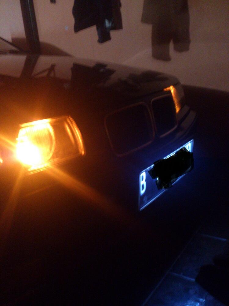 FOR SALE : Philips Amber City Lights WY5W 12396 (Lampu Senja Amber Sensor FRIENDLY)