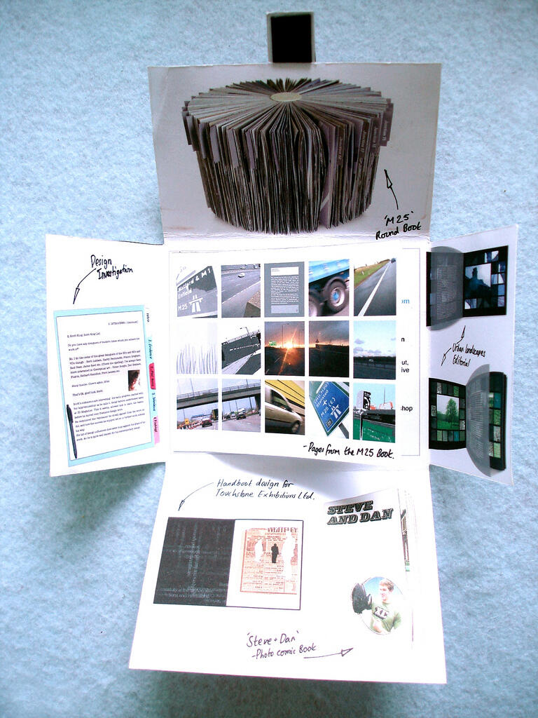 Resume super kreatif buat Graphic Designer