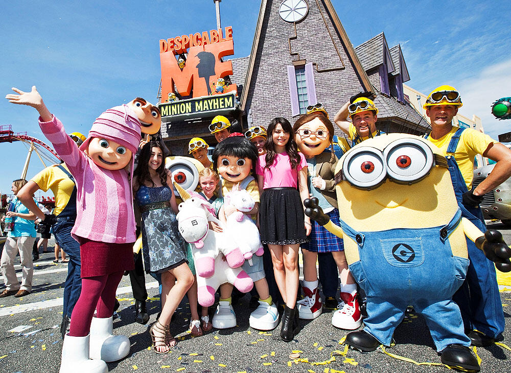 Mengunjungi Rumah Mr. Gru Family, Wahana Film Despicable Me &amp; Minion.