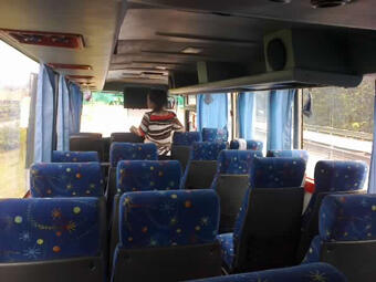 Bus Pariwisata 3/4 Medium