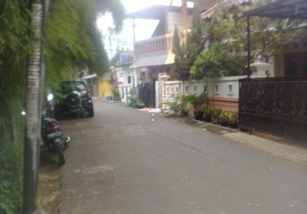 Rumah di Jatiwaringin
