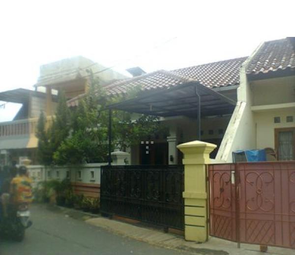 Rumah di Jatiwaringin